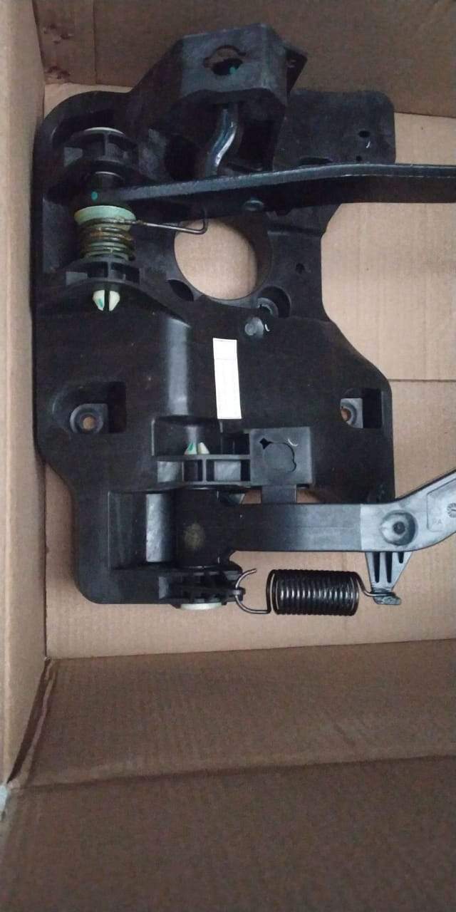 Chevrolet Beat brake and clutch pedal assembly with bracket, CarTrends spare part for clutch pedal replacement.