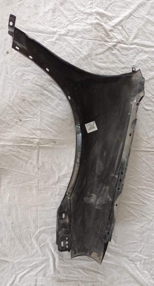 CarTrends Chevrolet Corsa front left fender without hole, spare part for vehicle body repair.
