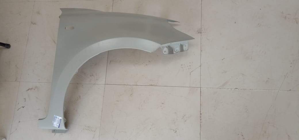 CarTrends Fender Swift right side spare part for 2018 and newer models, shown in black with mounting details.