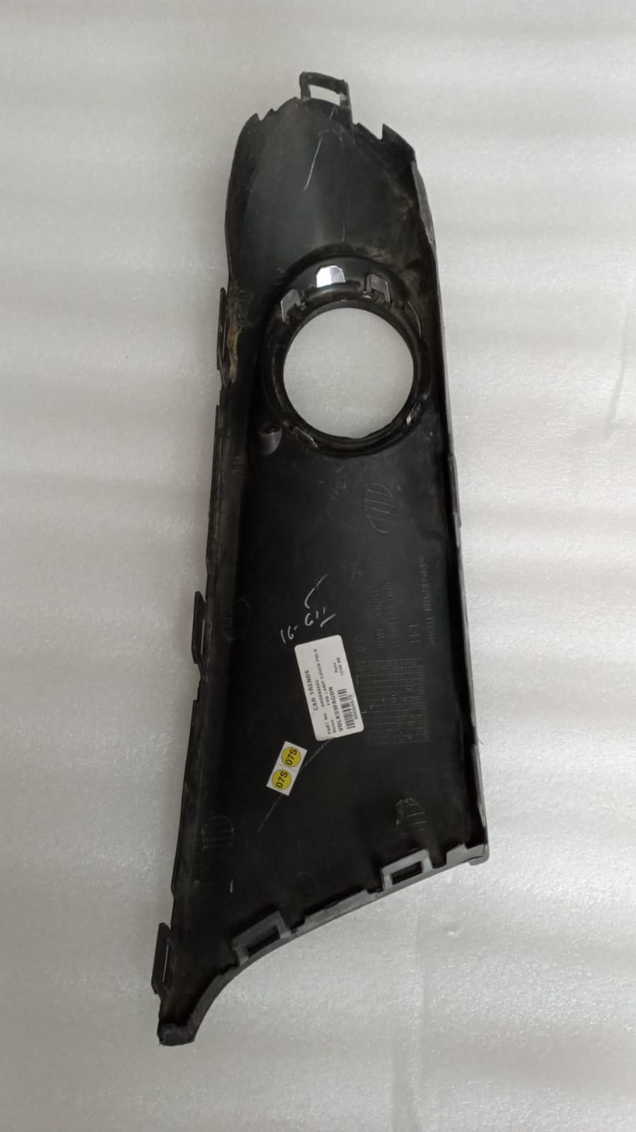 CarTrends VW Polo scuff plate spare part, right side fog lamp cover with product code 6RU853666B, close-up view.