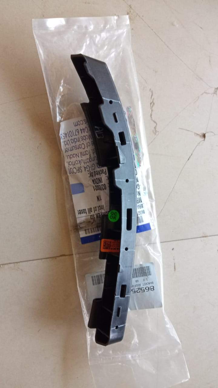 CarTrends front bumper bracket for Venue, left side, automotive spare part with part number 86525K3000, visible metal and mounting points.