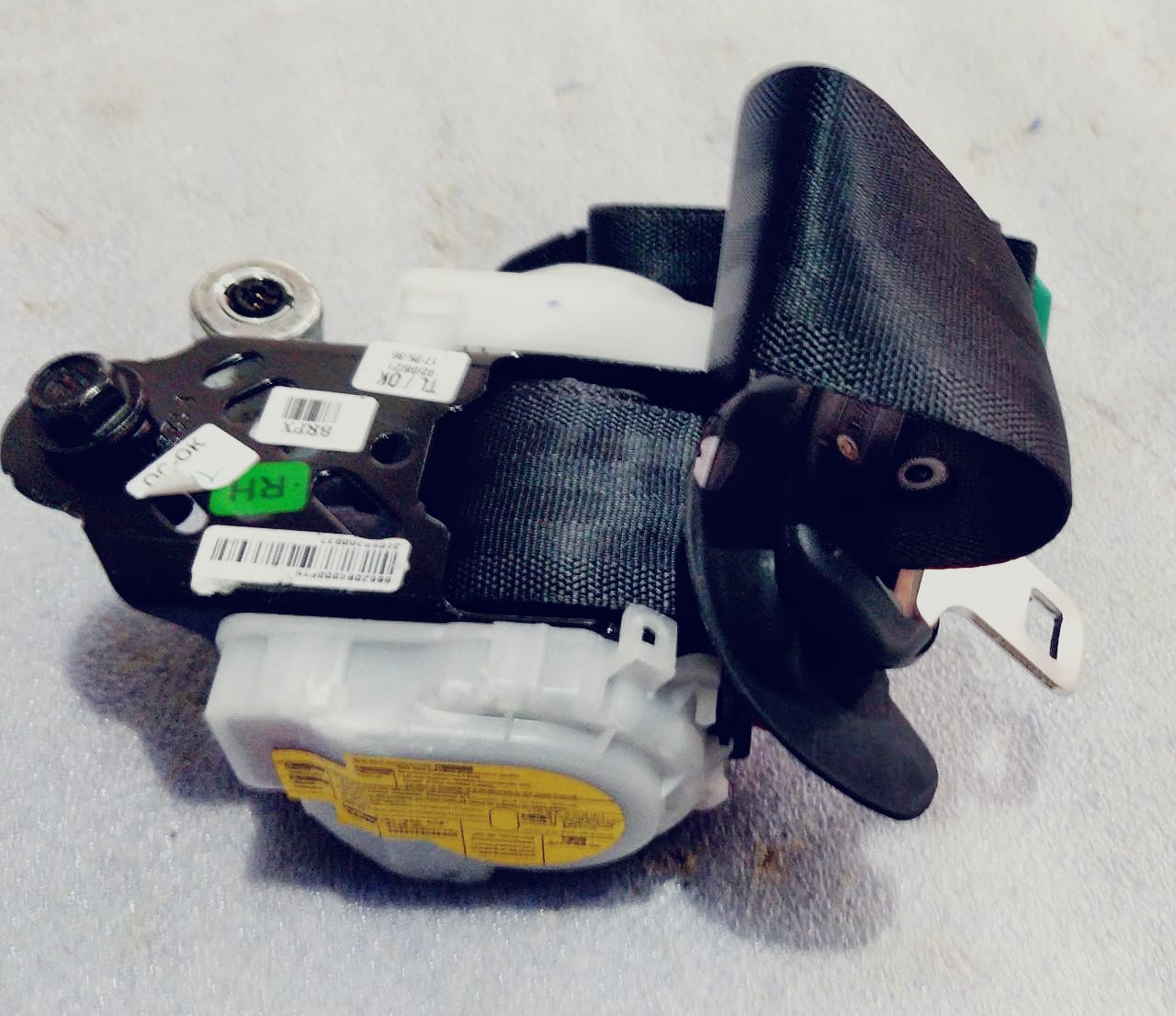 Front right seat belt for Grand i10 by CarTrends, spare part with model number 88820B4000PYN, shown in the image.