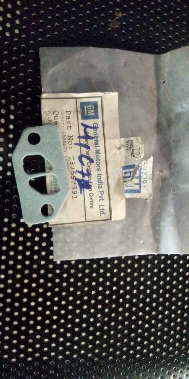 CarTrends gasket cover for Tavera T97597391, a spare part showing the metal cover with bolts and gasket.