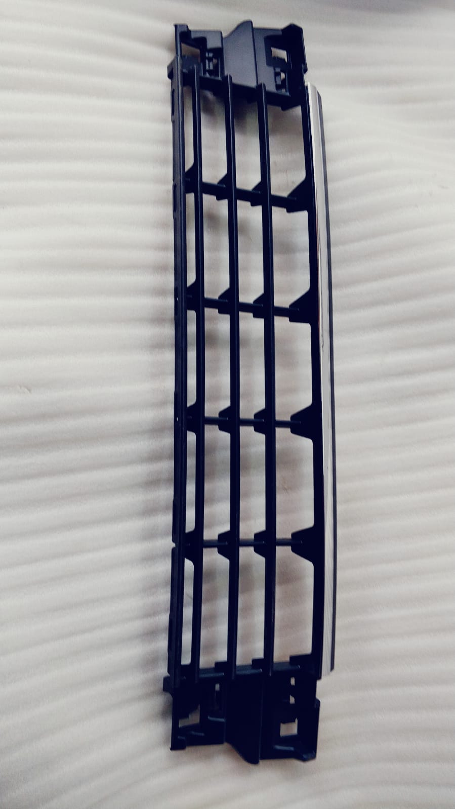CarTrends front grille for Polo, Vento, Améo models, part #6RW853671RYP, car spare part with vented design.