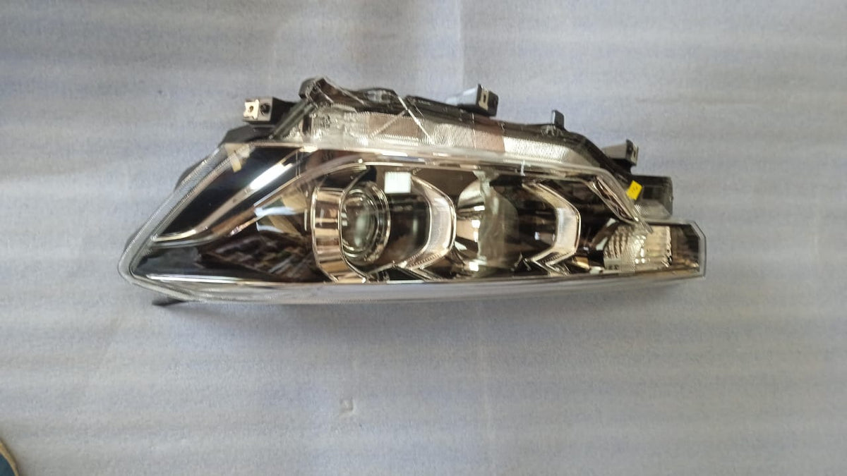 CarTrends headlamp assembly for Swift, Baleno, Alto, WagonR left side spare part, model #35321M72R00, clear view of the headlight.