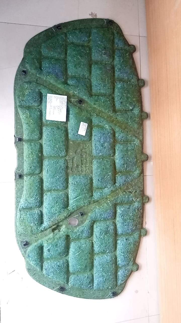 CarTrends hood insulator for Vento 6R0863831B, spare part showing the insulated hood component with mounting details.