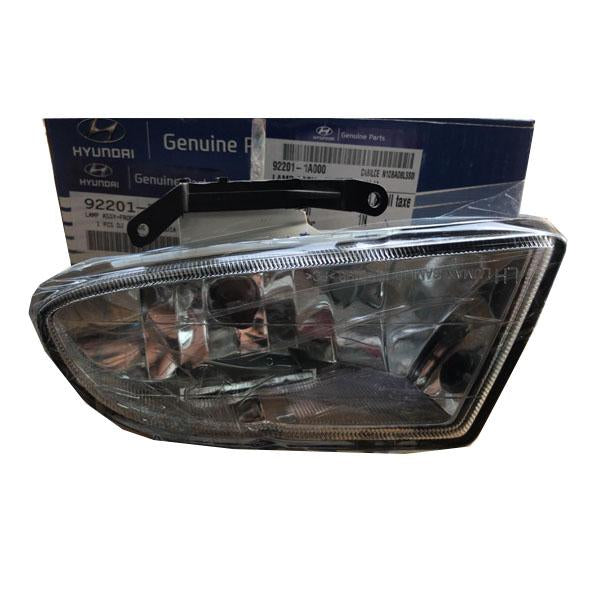 Hyundai Accent LH fog lamp by CarTrends, spare part with clear lens and black housing, designed for Hyundai Accent vehicles.