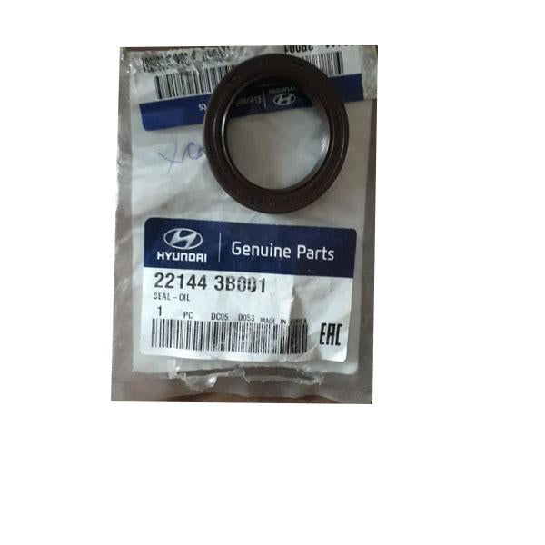 CarTrends camshaft oil seal for Hyundai Santro, i10, Accent, Verna; close-up of the black rubber seal on a white background