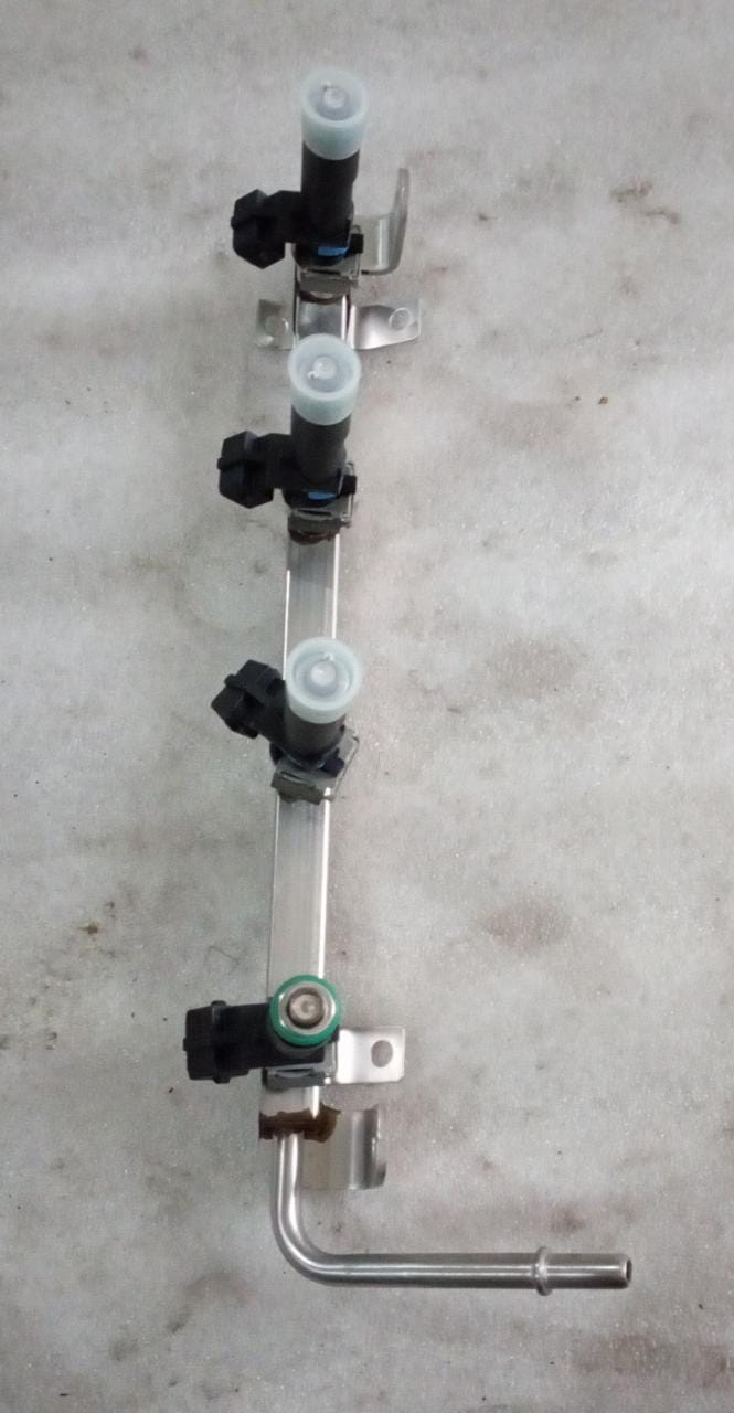 CarTrends fuel injector port sail for J24101259, automotive spare part, close-up view of the fuel port component.