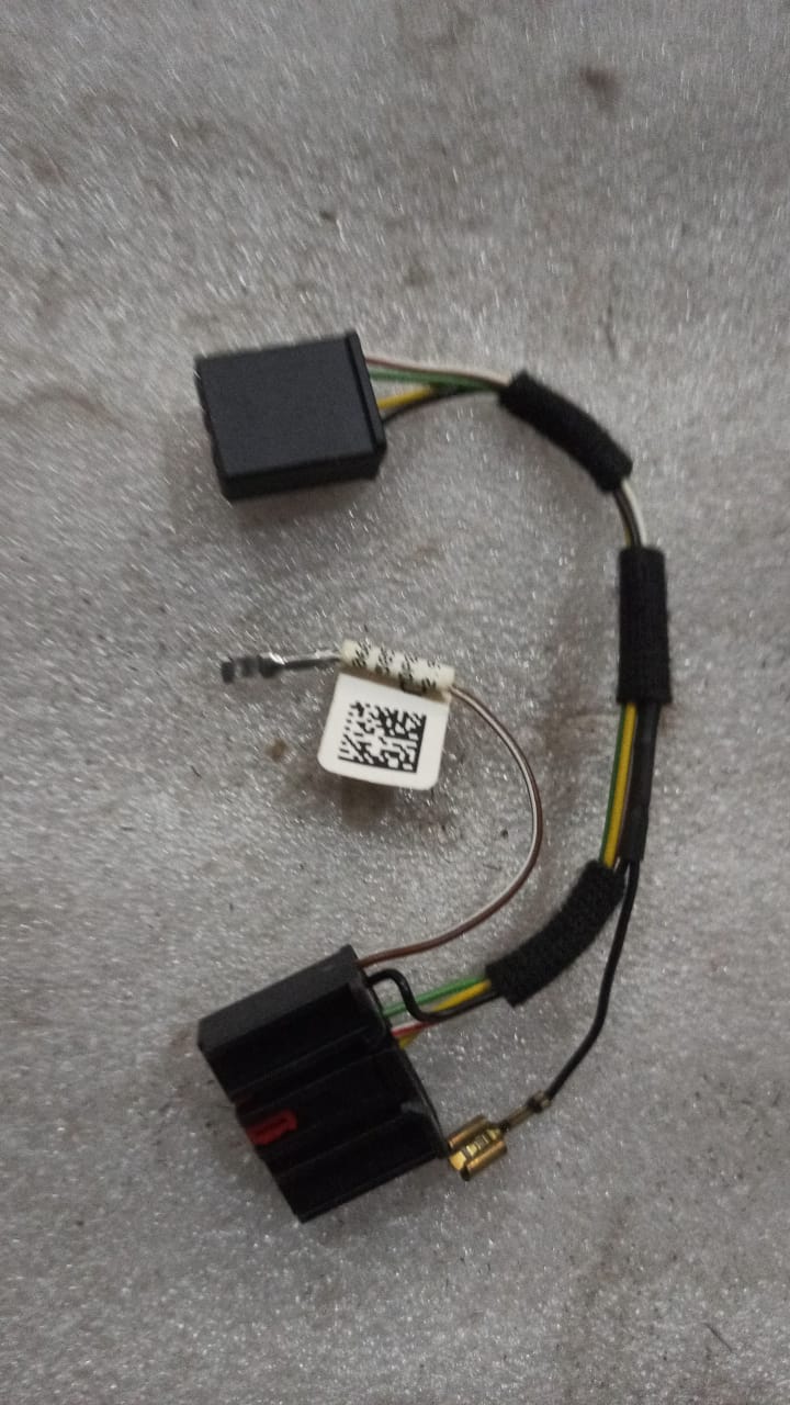 CarTrends steering wheel pad wire for Cruze, spare part showing the wiring and attachment points on the steering wheel.