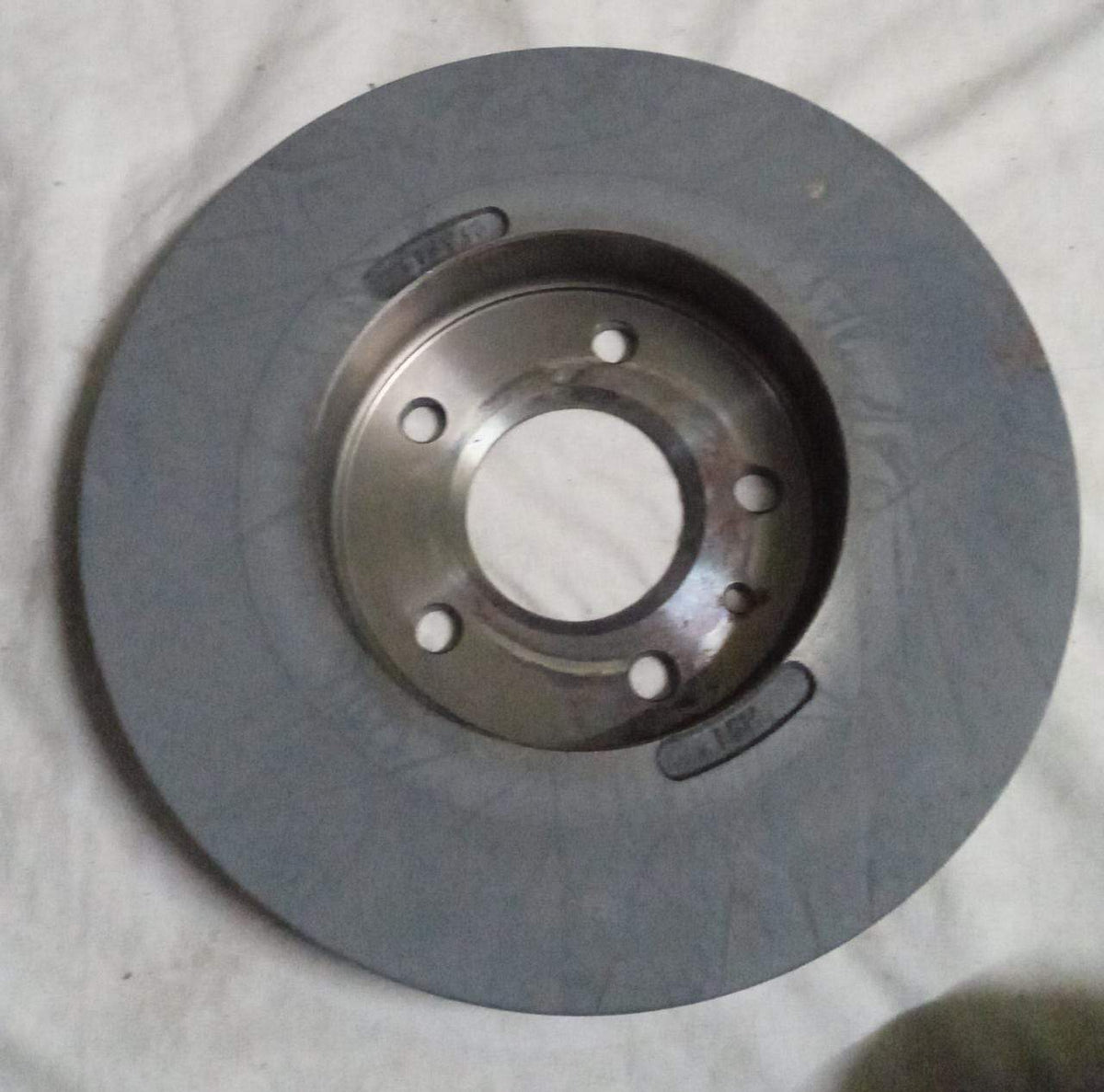 CarTrends rear brake disc for Cruze, spare parts image showing the new brake disc with vented design and mounting holes.