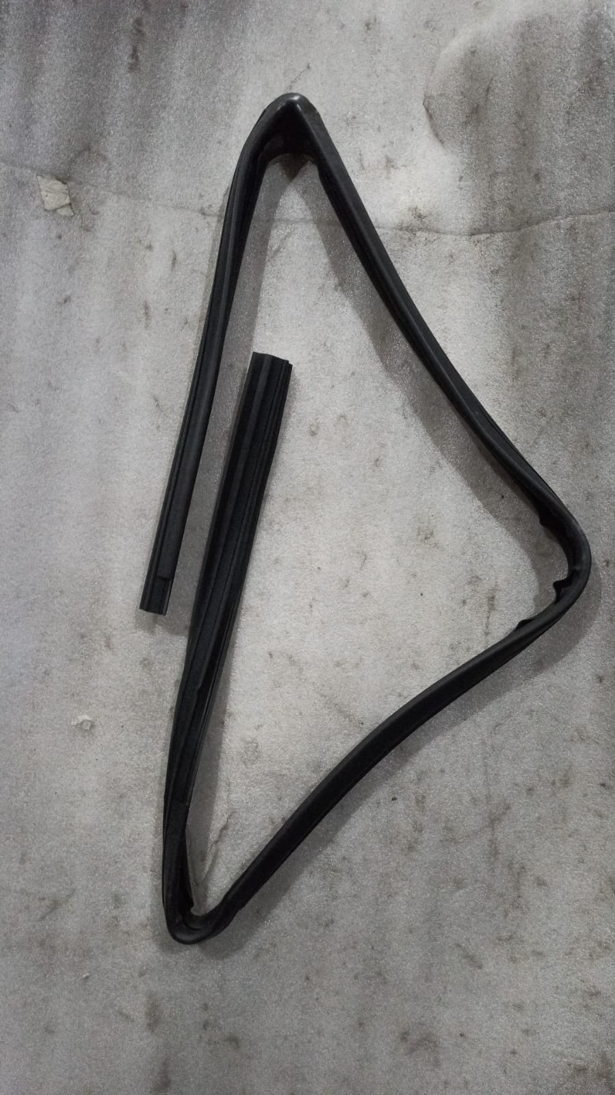 CarTrends weatherstrip window for Enjoy front door, spare part with rubber seal for improved window sealing and insulation.