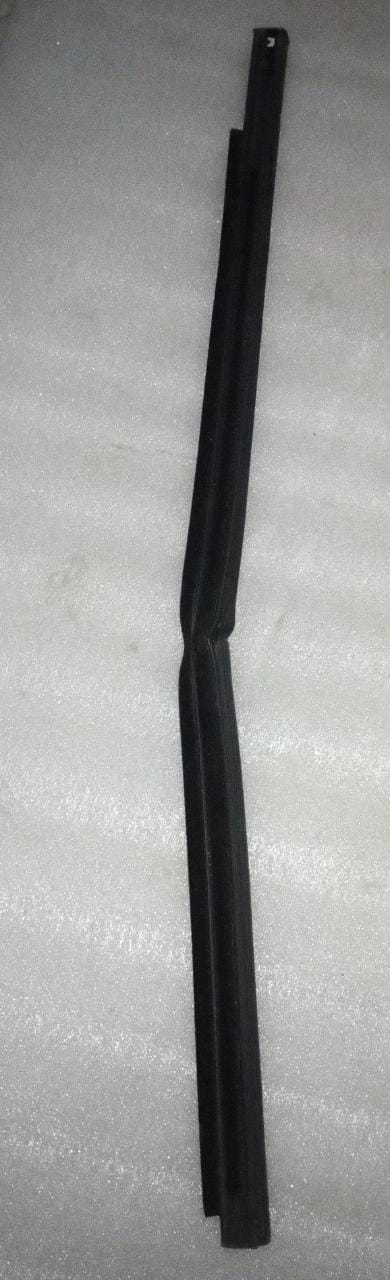 Rear left door moulding for Chevrolet Spark by CarTrends, showing the side profile and outer channel of the spare part.
