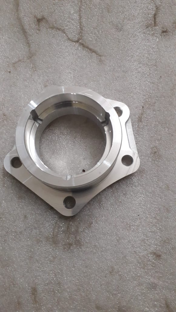 CarTrends differential bearing flange for Optra petrol, vehicle spare part with detailed metal components and mounting holes.