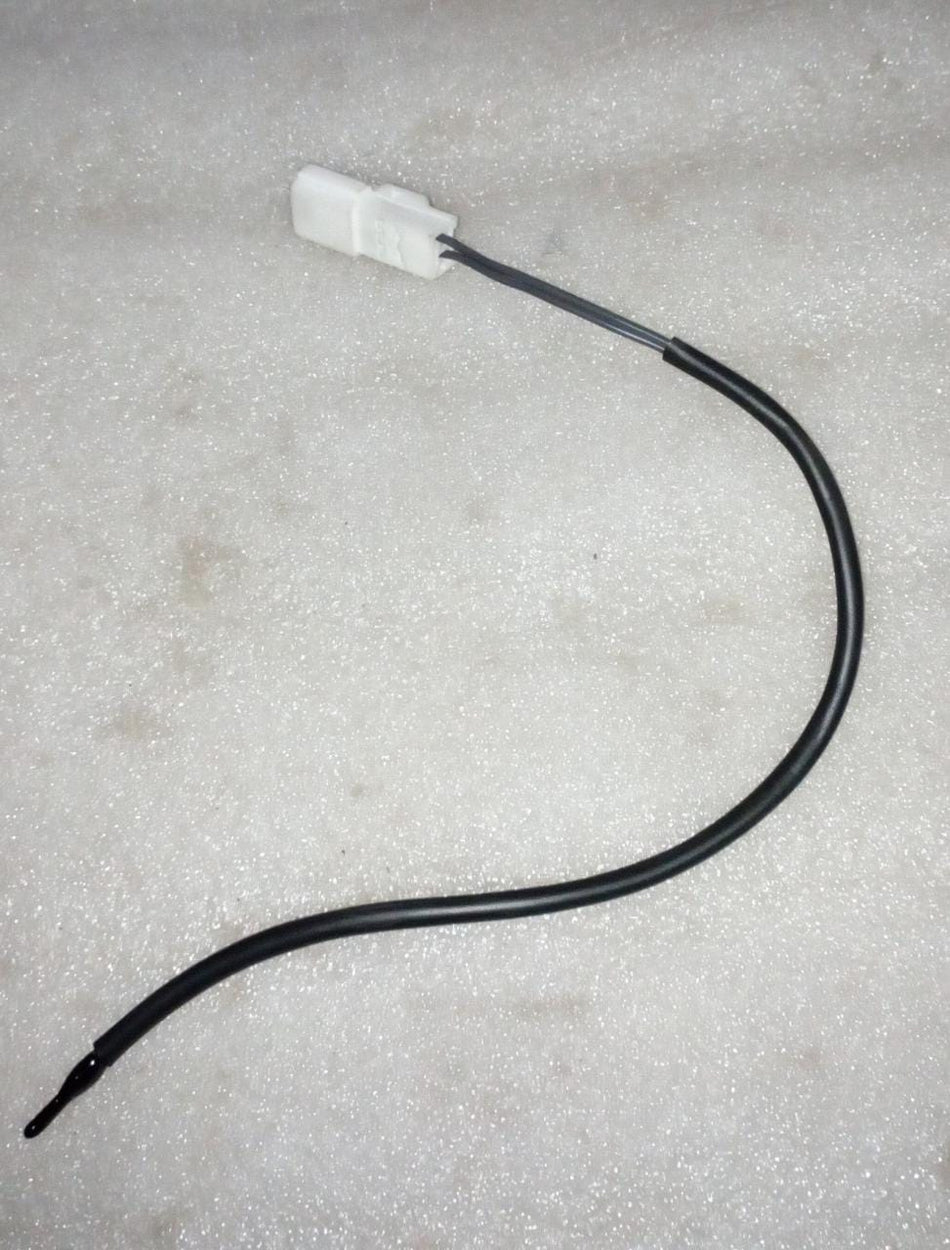 CarTrends Chevrolet Sail air conditioning temperature sensor, spare part, close-up of sensor component for climate control system