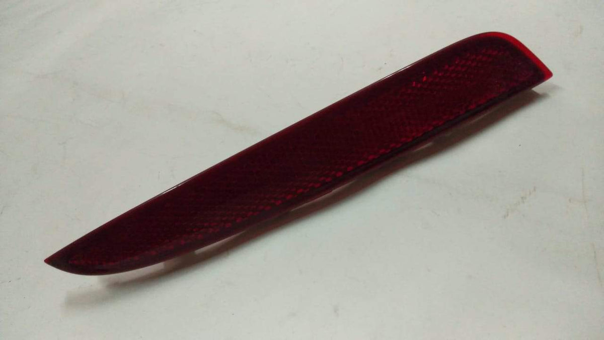 CarTrends J9033574 Reflector Sail Left, spare car part with reflective surface for vehicle safety and visibility.
