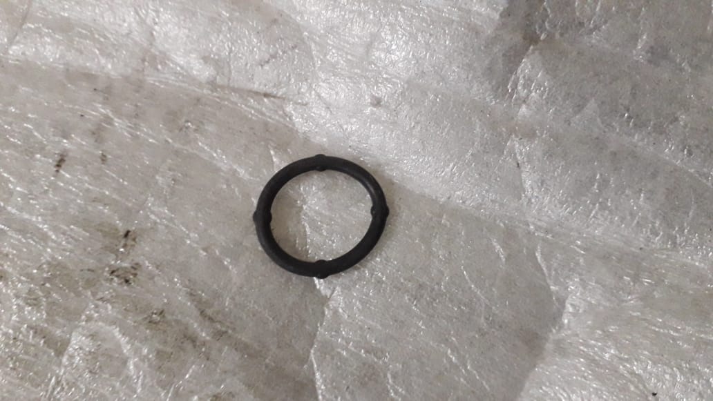 CarTrends J94536110 O-ring Beat spare part, close-up of the black rubber O-ring for automotive use
