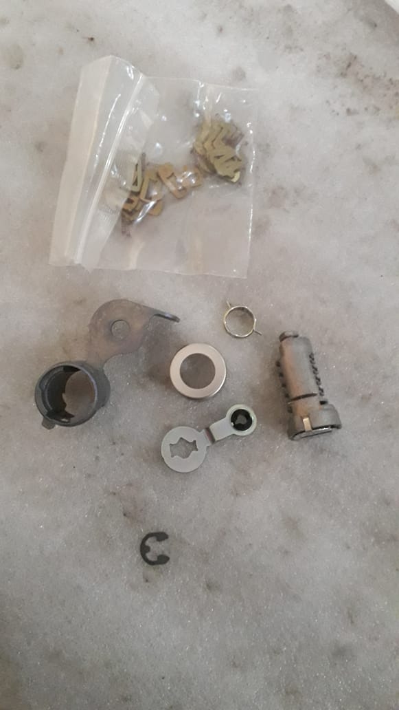 CarTrends Chevrolet Beat front left door lock cylinder assembly, spare part for vehicle security.