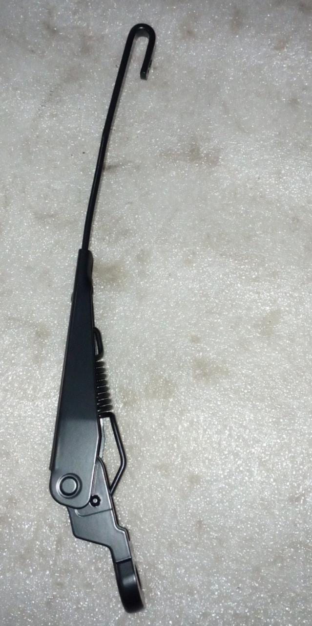 CarTrends rear wiper arm replacement for Aveo, showing the durable, black wiper arm with mounting details.