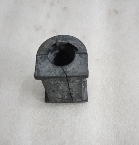 CarTrends mounting stabilizer bar for Chevrolet Spark, close-up of the spare part showing the jumping rod bush.