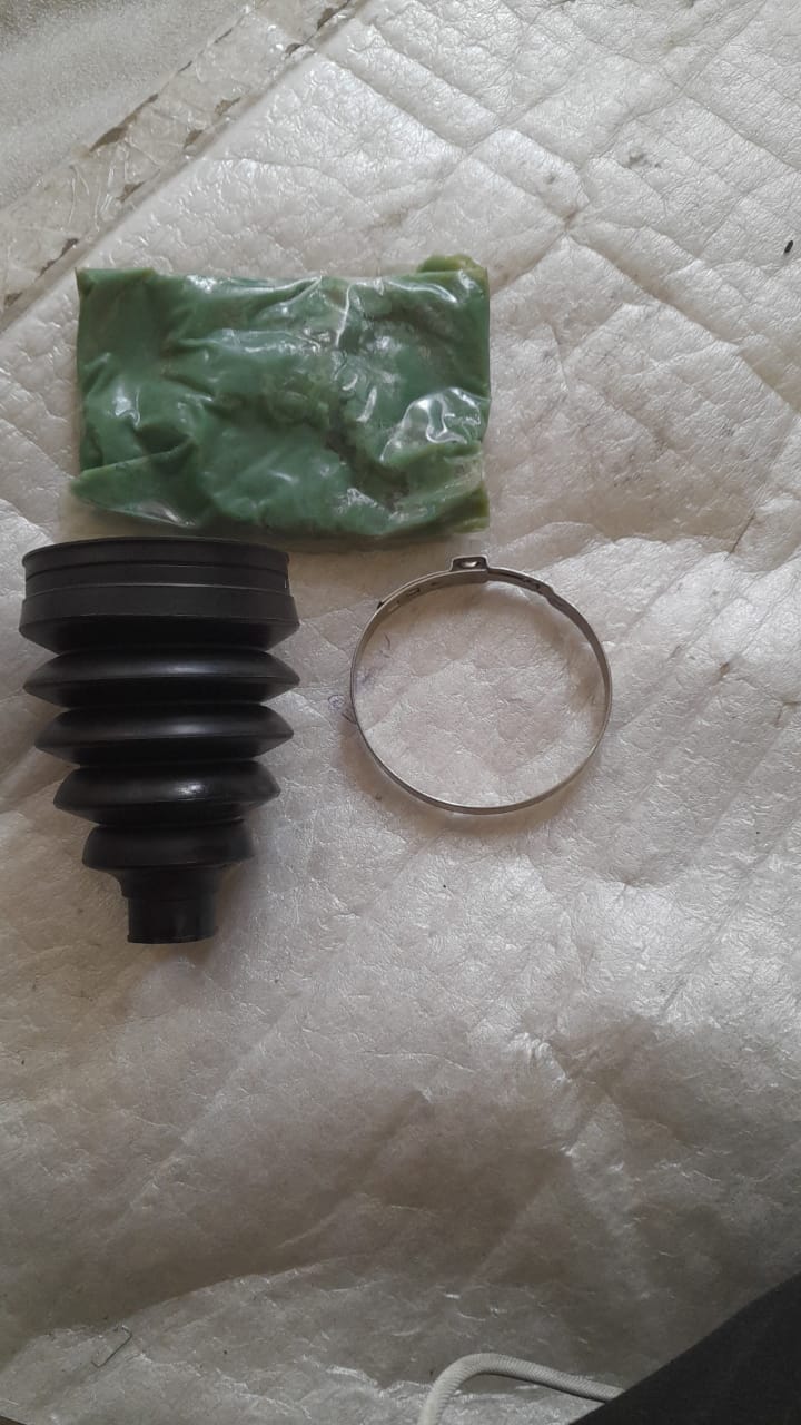 CarTrends Chevrolet Spark outer boot set for spare parts, showing close-up of the rubber boot component.
