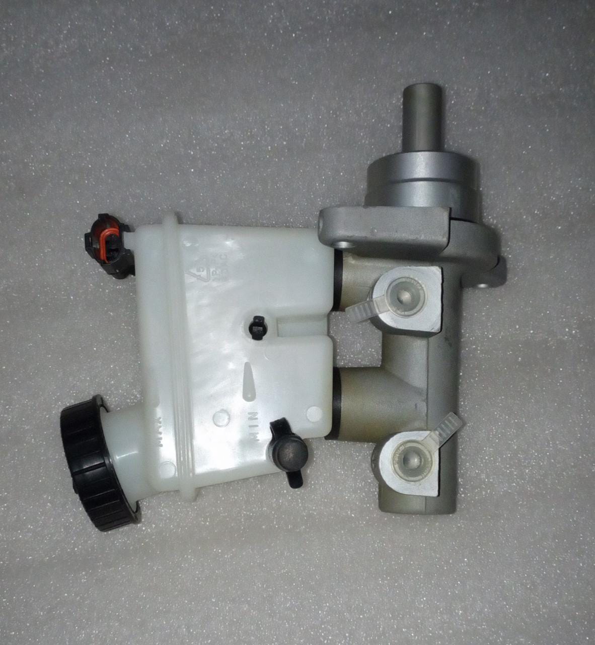 CarTrends brake master cylinder for Opel Optra, automotive spare part shown in the image.
