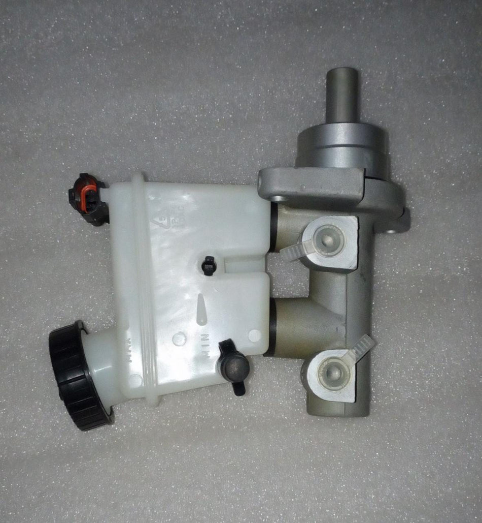 Chevrolet Optra 1.6 Brake Master Cylinder by CarTrends, spare auto part for brake system repair.