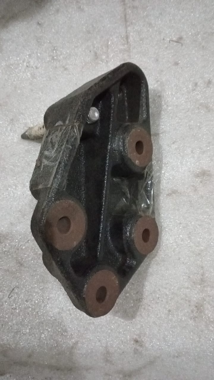 CarTrends Chevrolet Optra transmission mount bracket for petrol engine, spare auto part showing mounting hardware and bracket details.