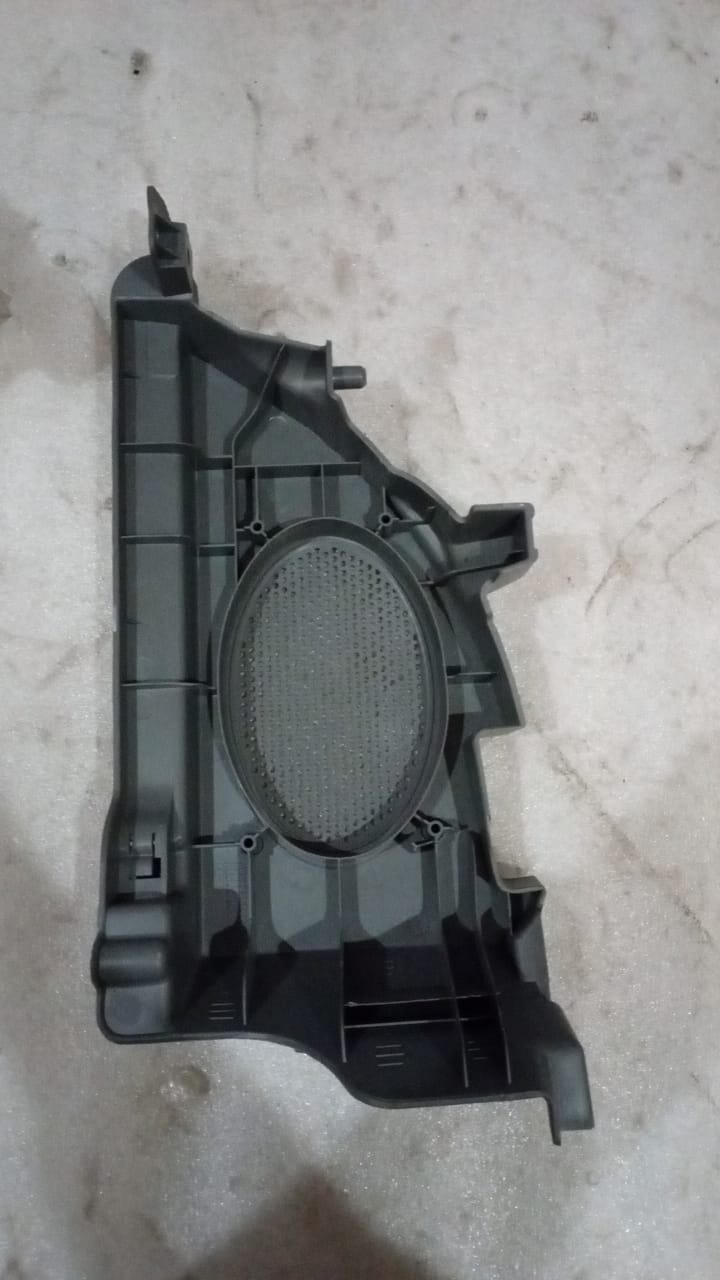 Right side load compartment cover for Chevrolet Aveo by CarTrends, a spare part for vehicle side storage.