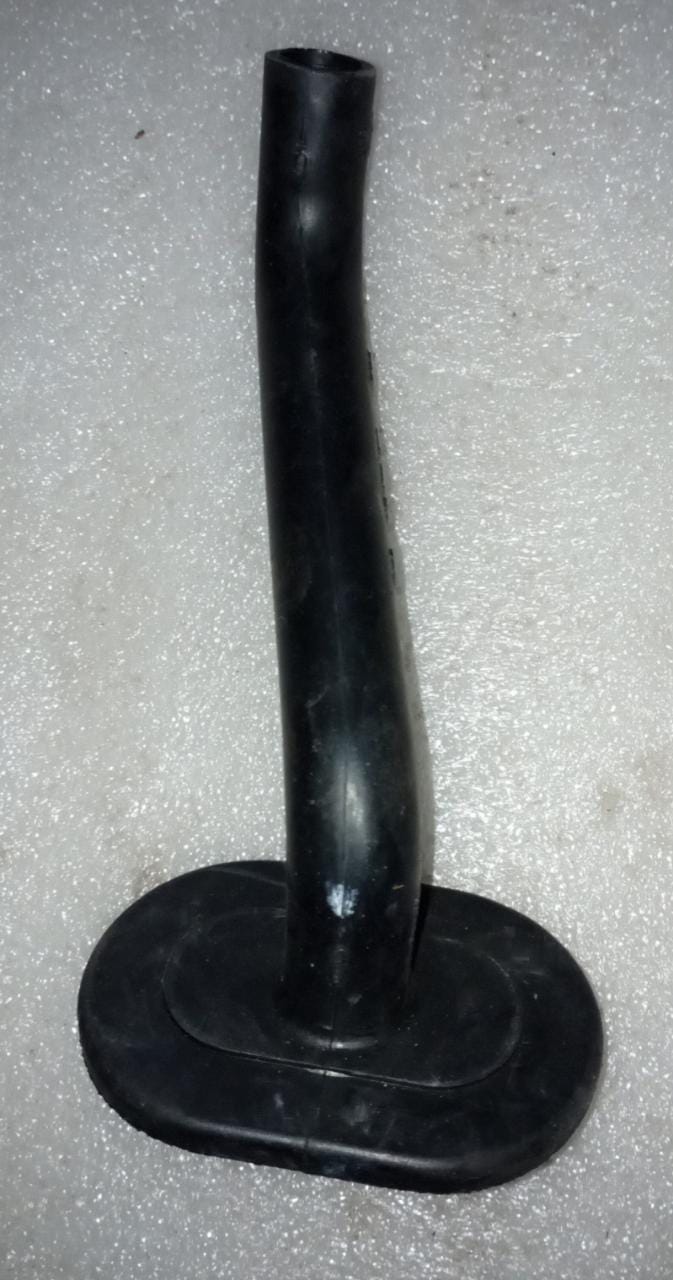 CarTrends drain hose for Aveo Uva, automotive spare part shown in the image with flexible black tubing and connection ends.