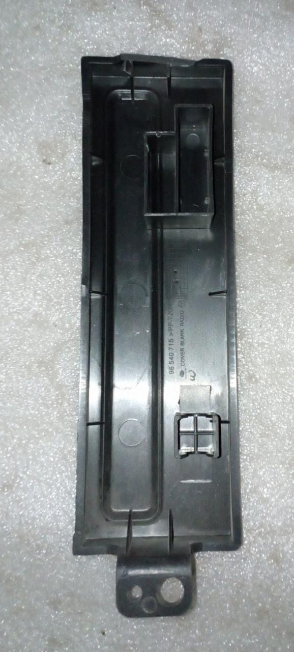 CarTrends Chevrolet Aveo U-Va blank radio cover, spare part for radio protection and replacement.