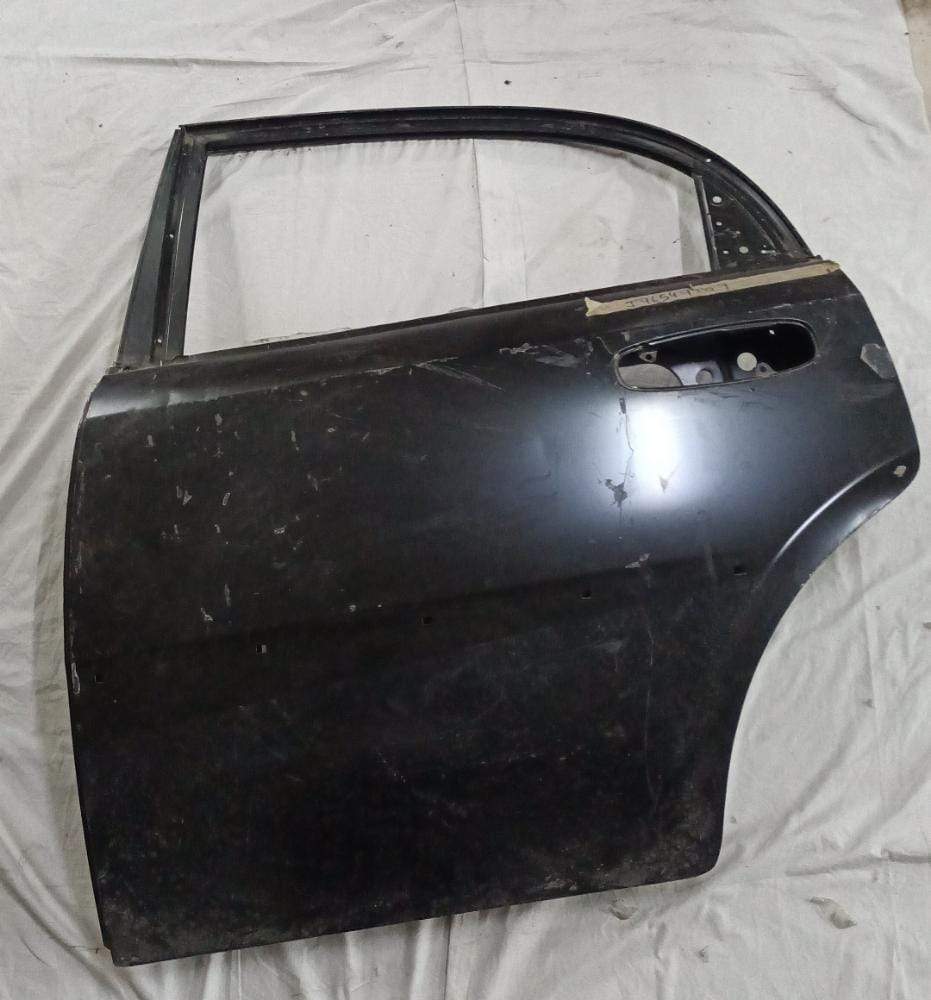 White rear left door assembly for Chevrolet Optra, petrol engine, compatible with CarTrends spare parts.
