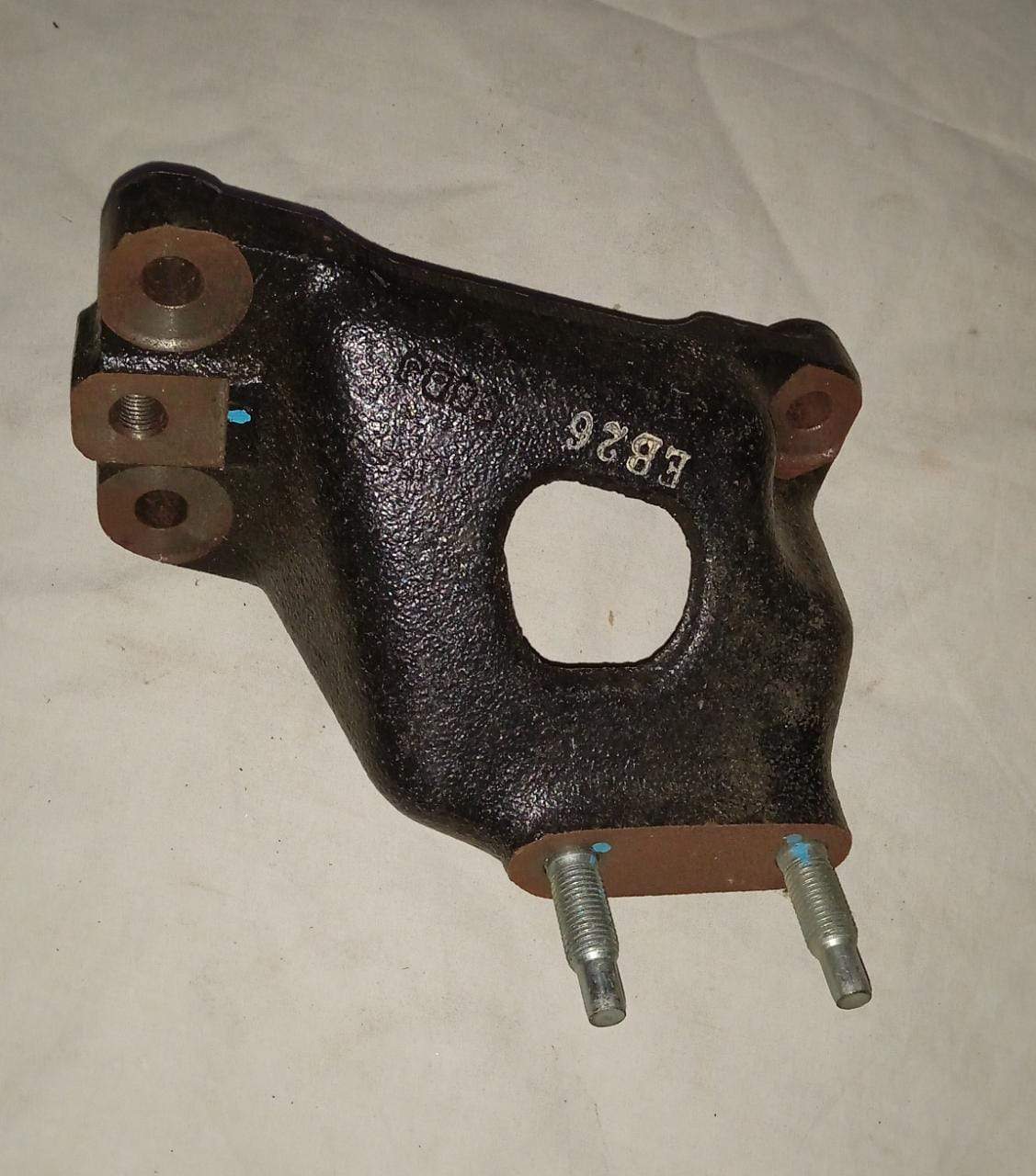 CarTrends transmission mounting bracket spare part for vehicles, shown as a metal bracket with mounting holes.