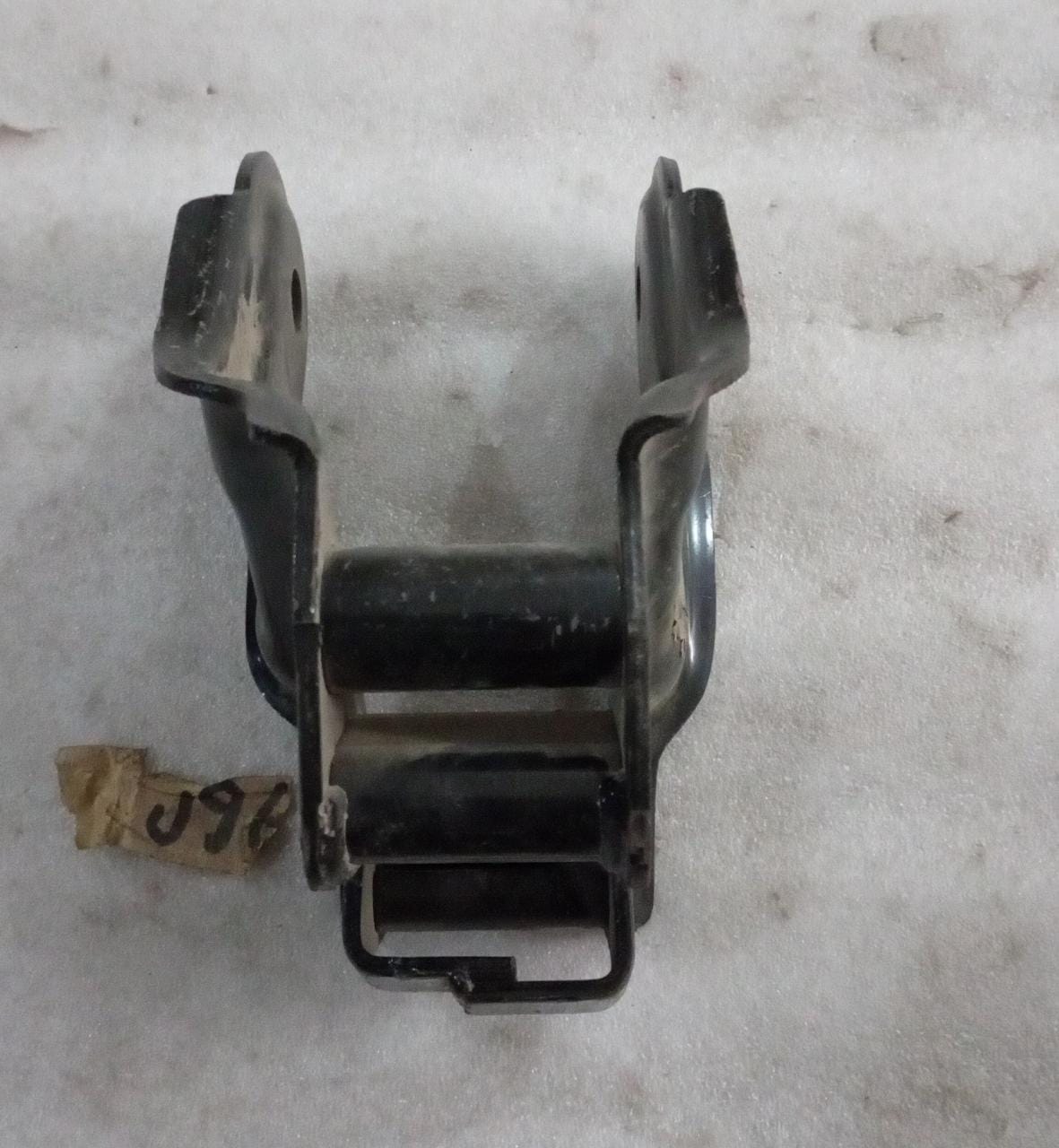 CarTrends transmission mount bracket for Chevrolet Captiva rear, automotive spare part with part number J96626834.