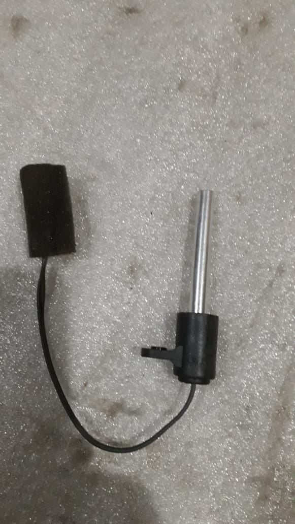 CarTrends engine cooling temperature sensor for Captiva, close-up of the spare part showing its connector and sensor components.