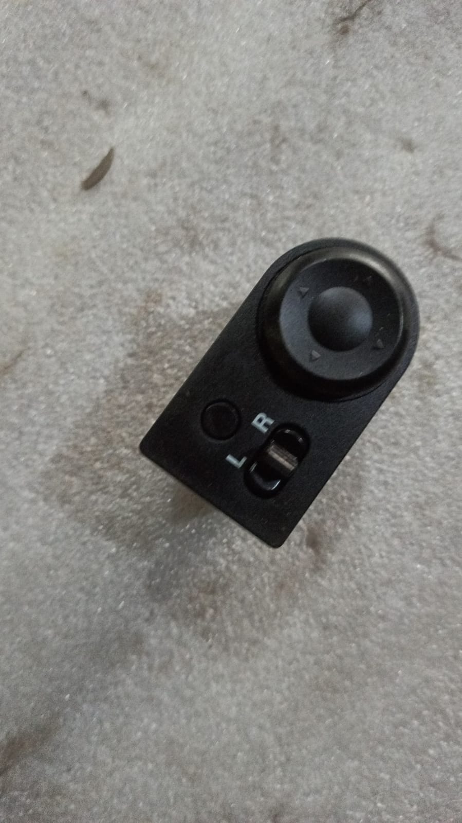 CarTrends J96652235 mirror adjust switch for Aveo, a vehicle spare part, shown in a close-up image.
