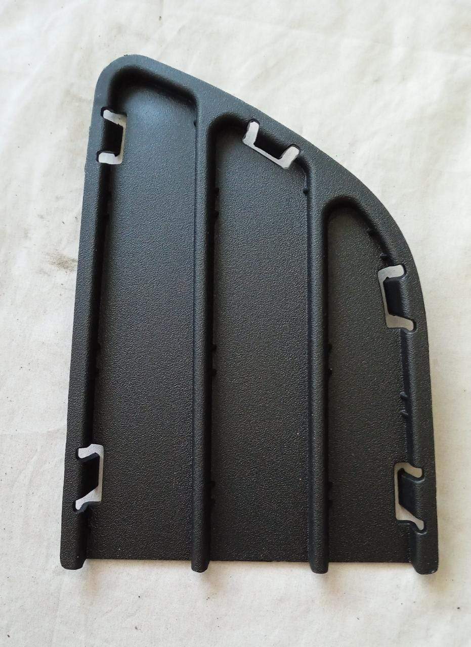CarTrends air intake cover for Chevrolet Beat right side, spare part replacement for engine airflow management.