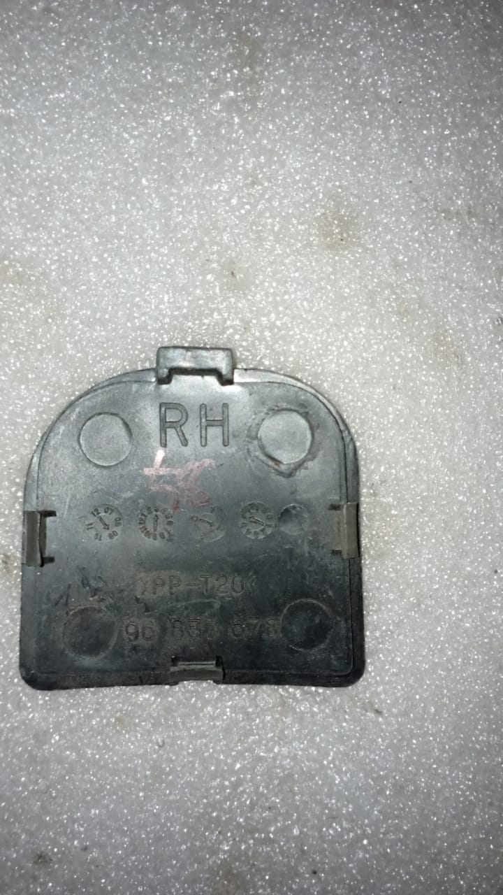 CarTrends right side steering wheel shroud for Opel Optra, a spare part designed to cover and protect the steering wheel area.