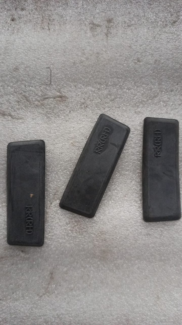 CarTrends rear rubber strip for Cruze, spare part, showing close-up of the flexible rubber material on the vehicle edge.