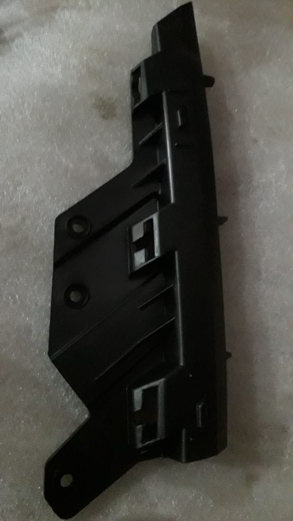 Chevrolet Cruze right-side headlamp bracket by CarTrends, spare part for headlamp assembly replacement
