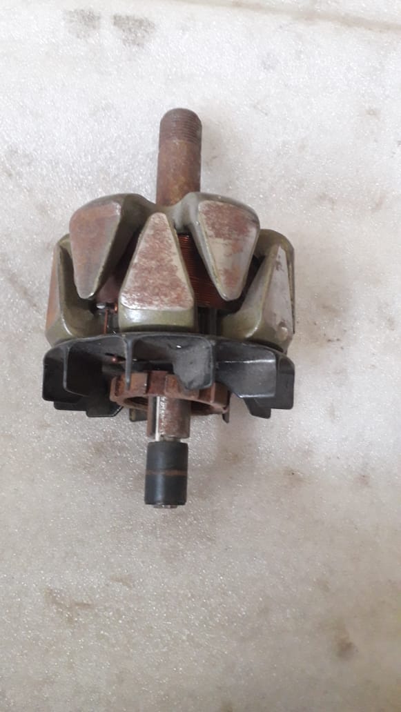 CarTrends rear power window motor for Chevrolet Cruze, close-up of the spare part showing its compact design and electrical connectors.