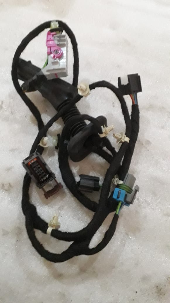 CarTrends rear door wiring harness for Cruze, automotive spare part showing wiring connectors and harness components.