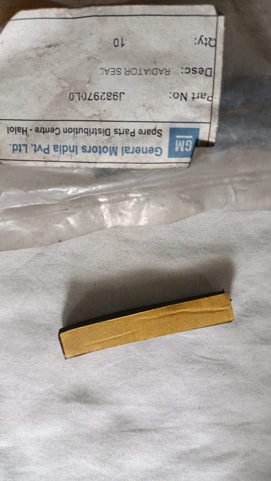 CarTrends radiator seal spare part for Aveo, close-up view showing the black rubber gasket and sealing surface