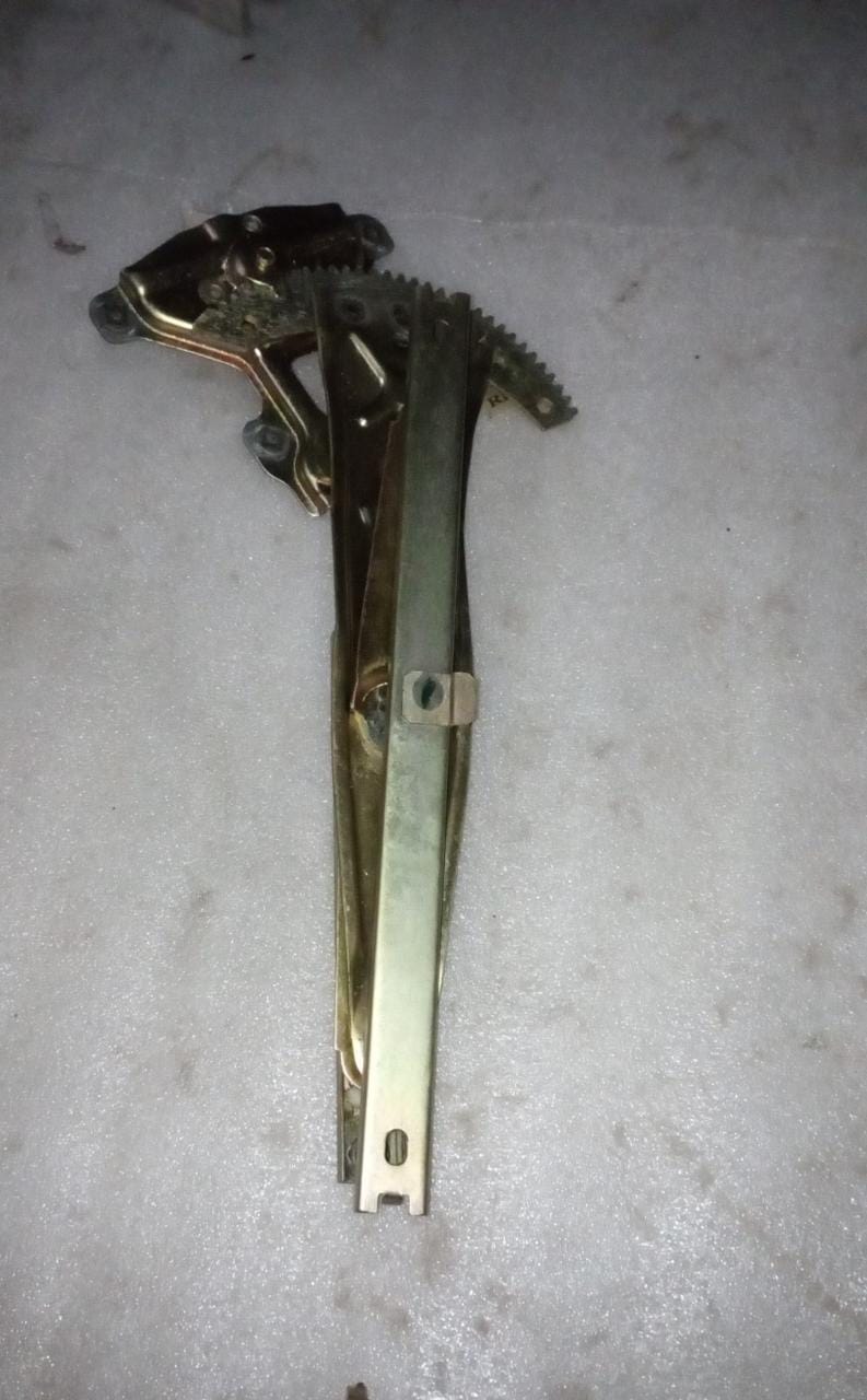 CarTrends rear left side window regulator assembly for Chevrolet Spark, spare part for vehicle window operation.