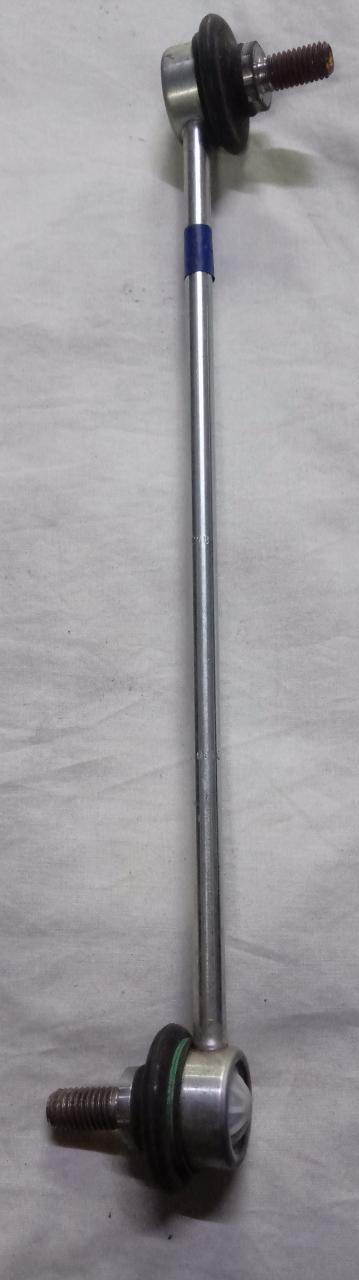 CarTrends front stabilizer link assembly for Ford Figo, showing the metal link rod part with mounting points.
