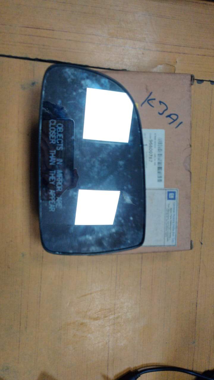 CarTrends Mirror Glass Aveo Left spare part showing the mirror glass for Chevrolet Aveo on a white background.