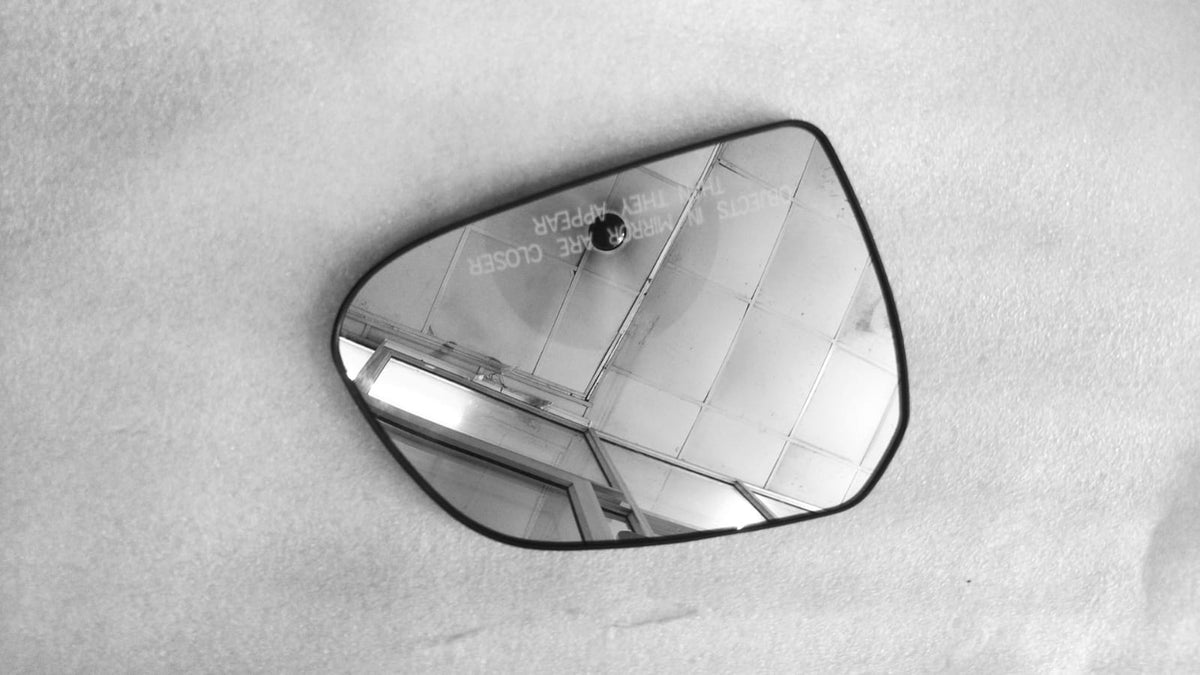 CarTrends mirror glass for I10 Grand right side, car spare part, reflecting the vehicle's exterior side view.