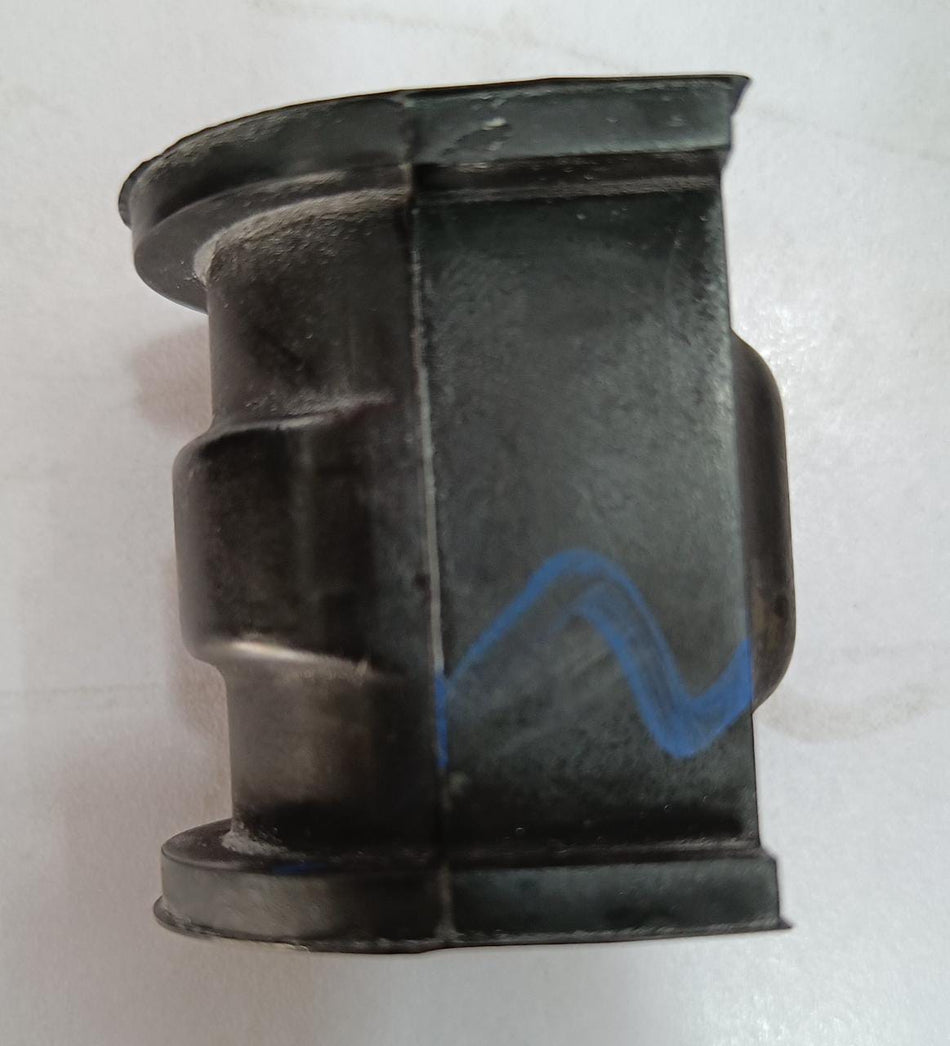 CarTrends front stabilizer bar mount for spare parts, showing the metal stabilizer bar component with mounting brackets.