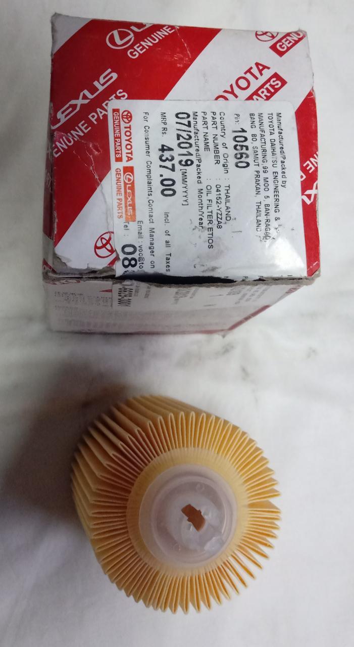 Toyota Camry oil filter from CarTrends, model #04152YZZA8, designed for engine protection and optimal performance.