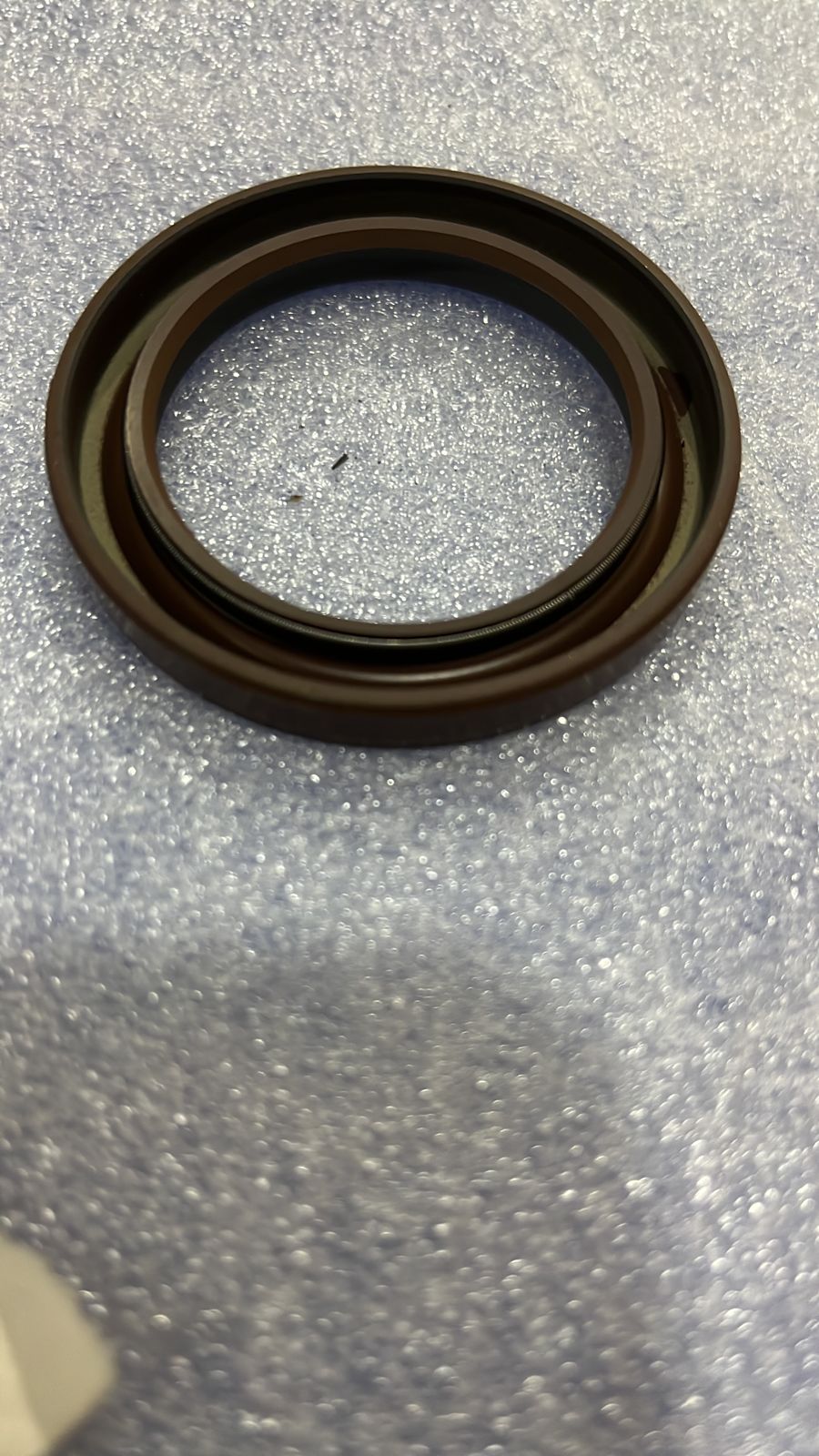 CarTrends oil seal 40x55x7, spare part with model 912125R7A01, showing the black rubber seal in close-up view